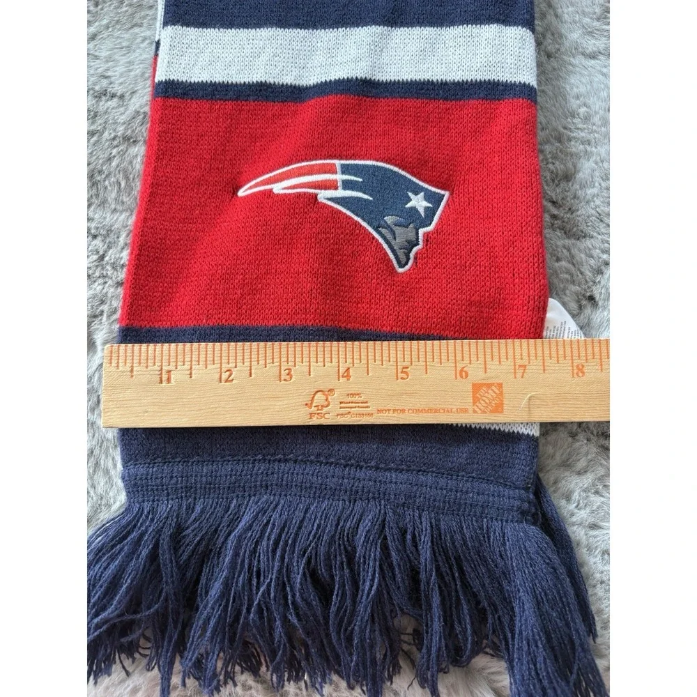 NFL Team Apparel winter scarf new england patriots logo